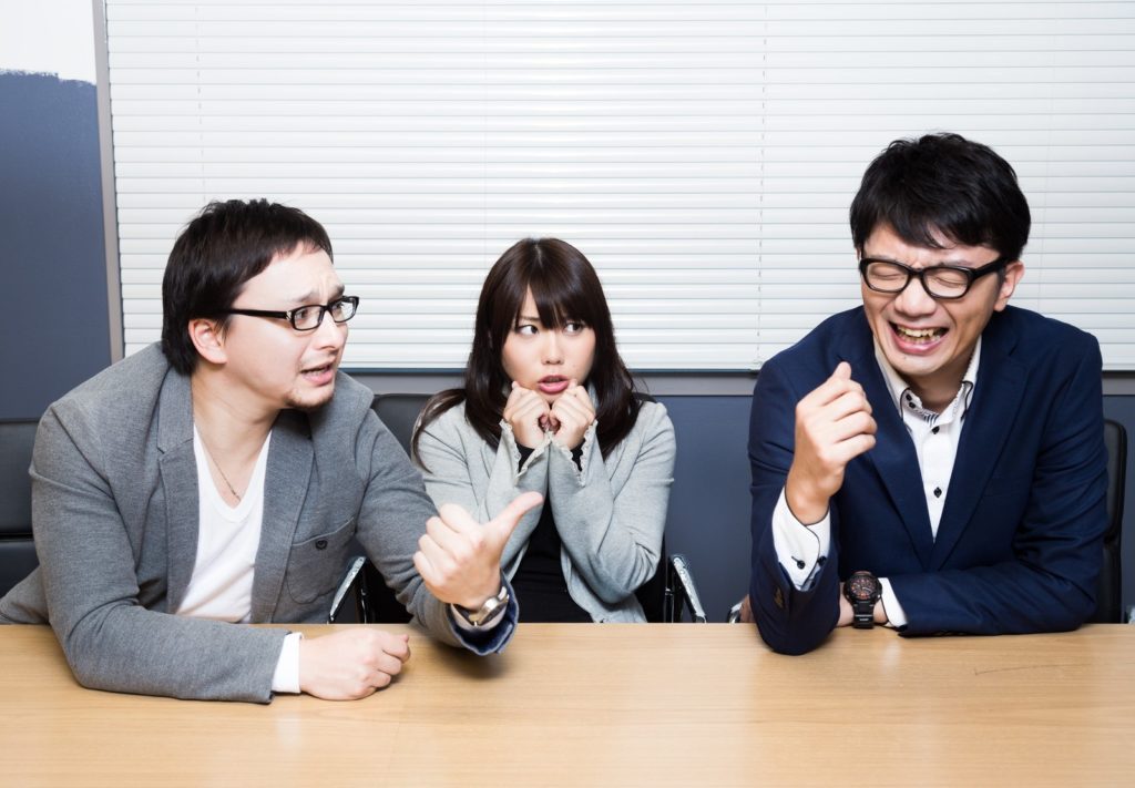 知らない人たちのグループと、仲良くなるための話し方のコツ